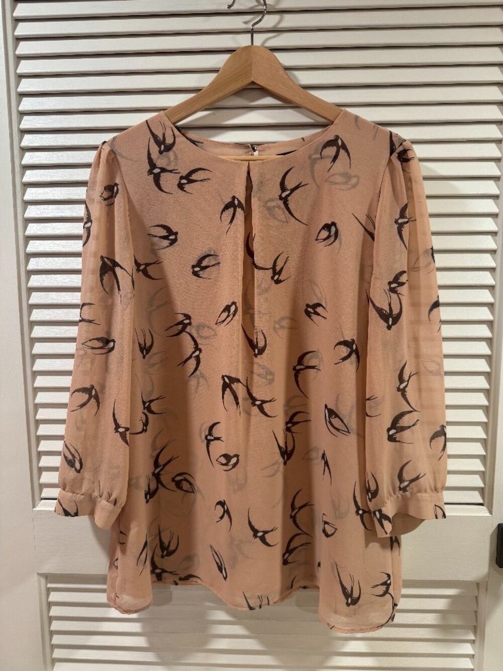 Banana Republic Peach Bird Print Blouse – Size L (Sheer Sleeves, Layered Body)